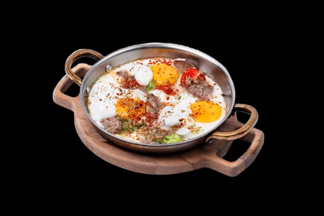 Sahanda Kavurmalı Yumurta